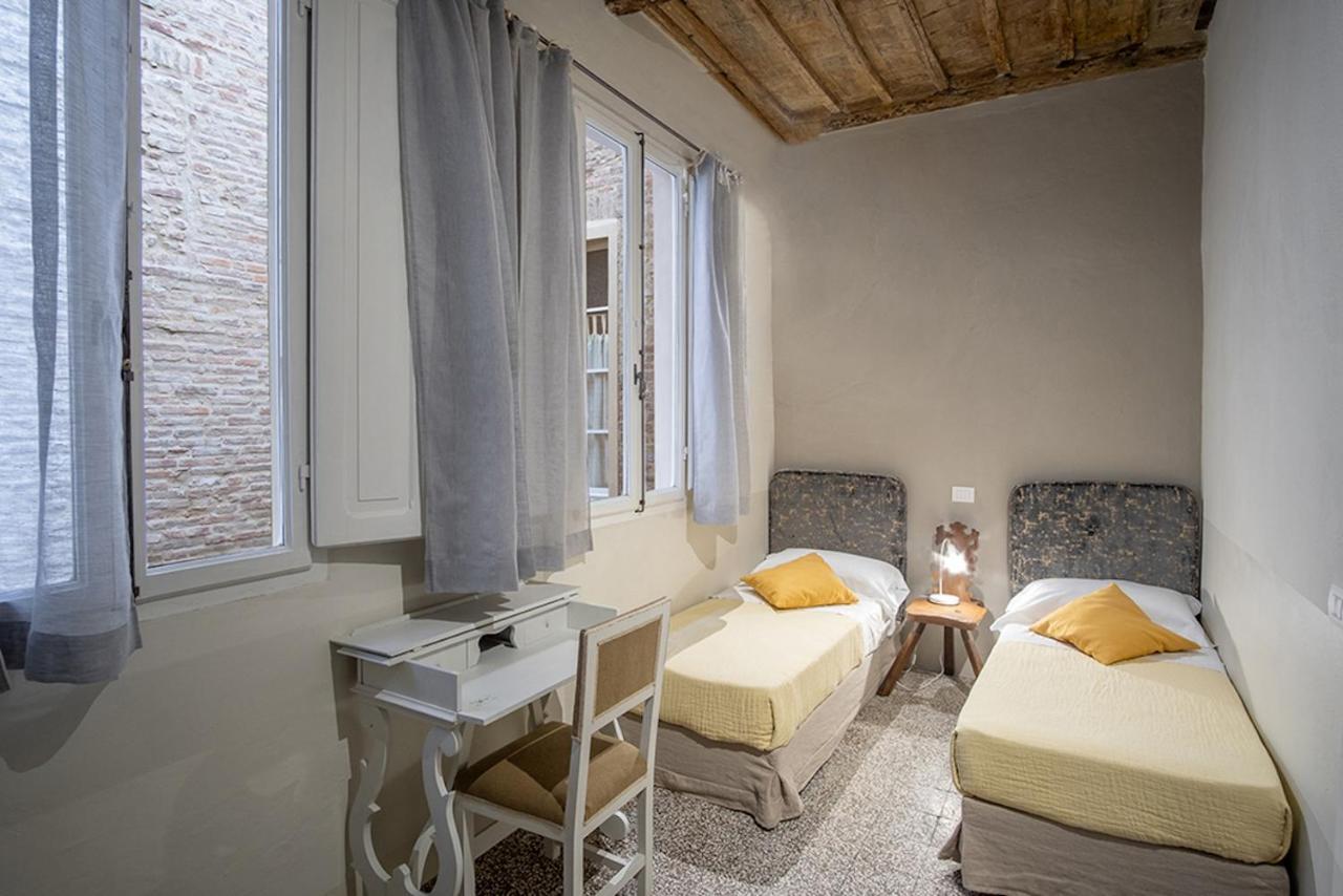 Casatorre Dei Leoni Dimora Storica Bed & Breakfast Siena Exterior photo